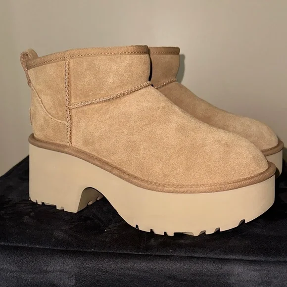 New UGG Platform Ankle Boots - Picture 2 of 5